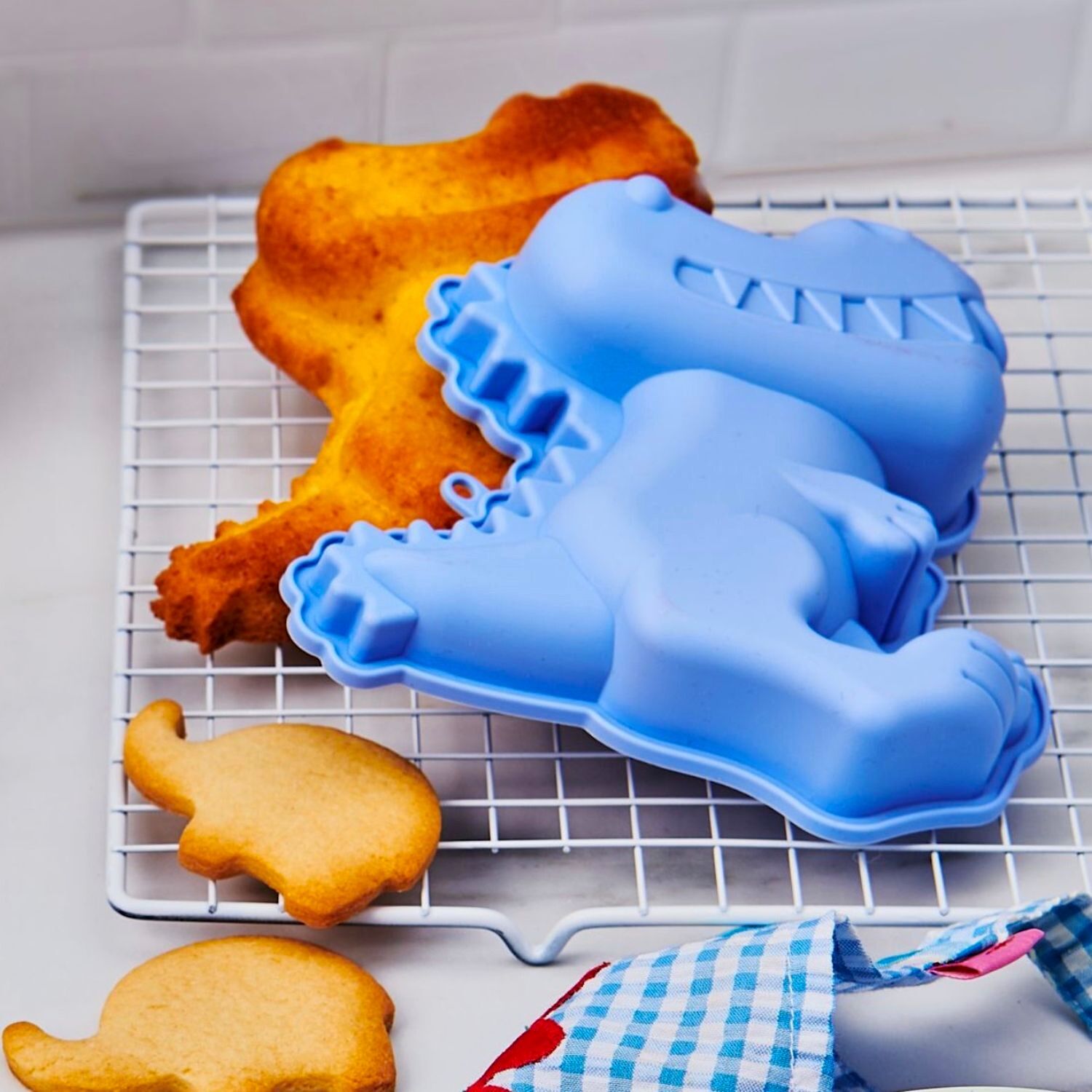 Kit De Confeitaria Com Molde De Silicone E UtensÍlios Wilton – Dinossauro 2 Kit De Confeitaria Com Molde De Silicone E UtensÍlios Wilton – Dinossauro - Image 2